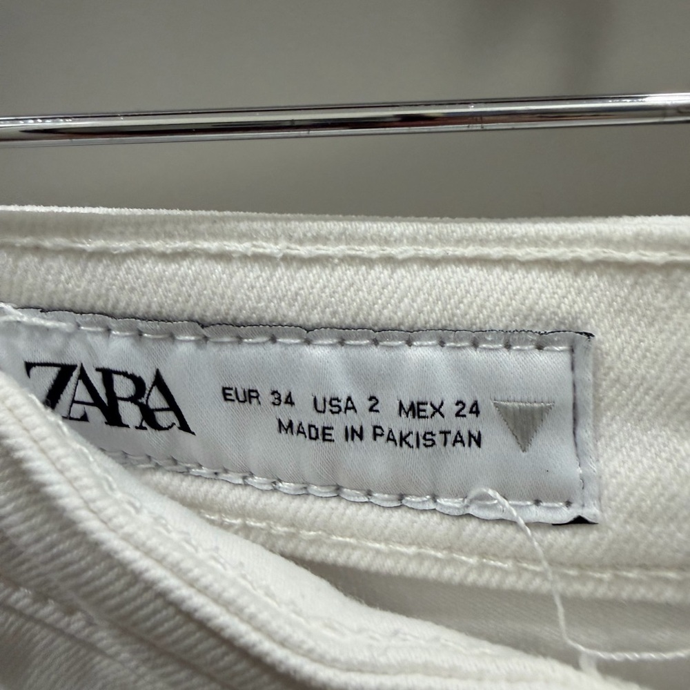 Zara White High-Rise Straight-Leg Jeans with Freyed Hem SZ 2 - Picture 5 of 6